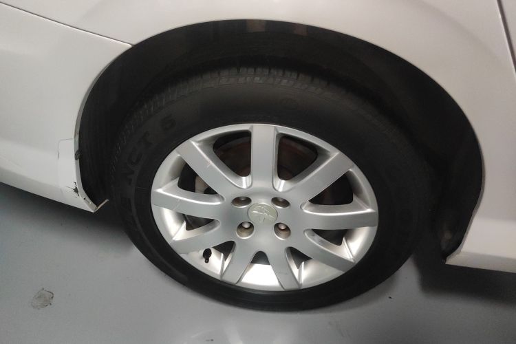 标致308 2014款 乐享版 经典 1.6L 手动风尚型车身外观6003