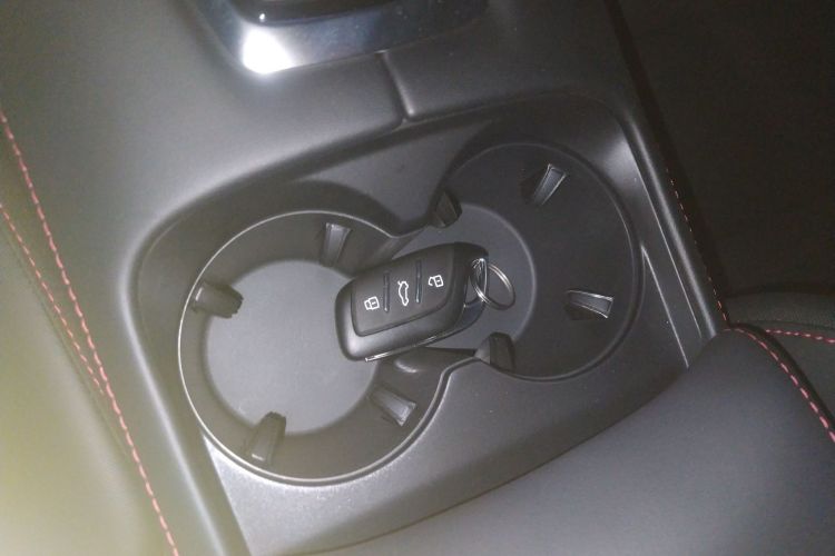 名爵 MG5 2025款 180DVVT 全球豪华版中控内饰7001