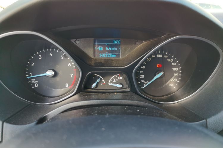 福特 福克斯 2017款 两厢 1.6L 手动风尚型智行版中控内饰14