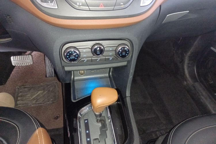 东南DX7 2018款 1.5T 自动荣耀版中控内饰16