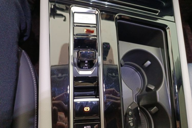 大众 途昂 2024款 330TSI 两驱龙腾版中控内饰18