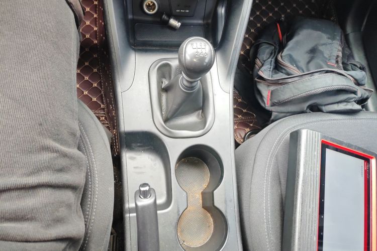 北京现代ix35 2013款 2.0L 手动两驱舒适型GL 国IV局部细节18