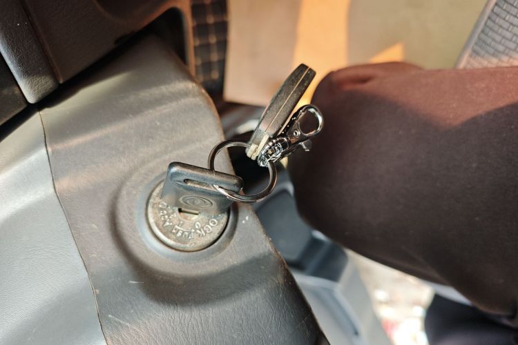 东风 锐骐 2017款 2.4L汽油四驱标准型ZG24中控内饰7001