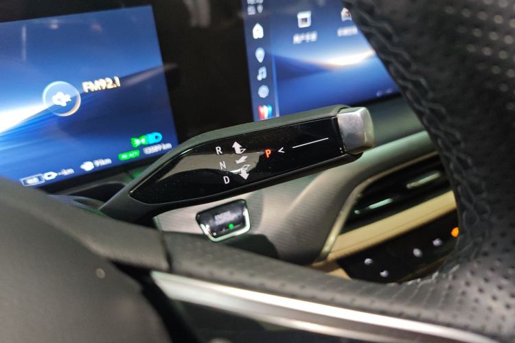 别克GL8新能源 2025款 陆尚 智享版 7座中控内饰18