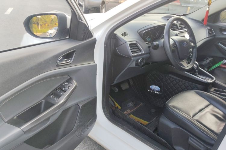 福特 福睿斯 2015款 1.5L 自动时尚型中控内饰20