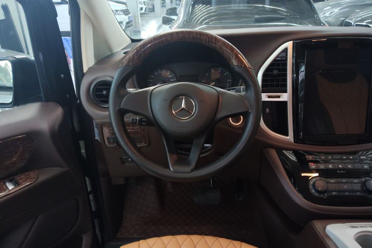 奔驰V级（平行进口） 中控内饰13