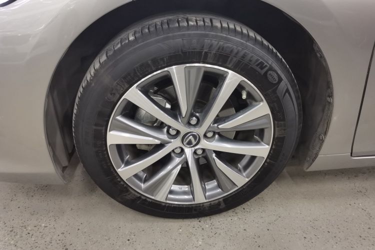 雷克萨斯ES 2020款 200 卓越版车身外观6007