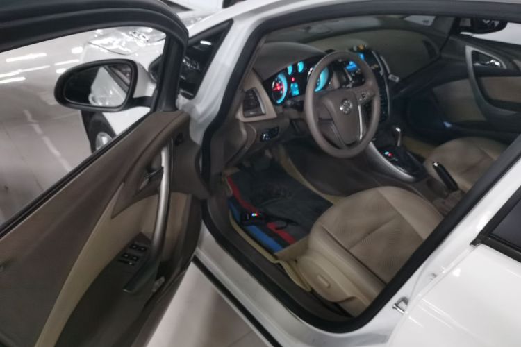 别克 英朗 2013款 GT 1.6L 自动时尚版中控内饰20