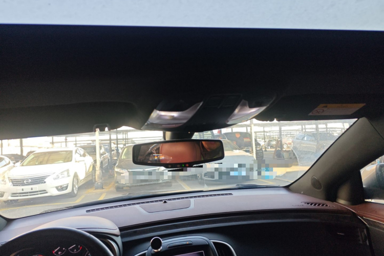 别克 君越 2013款 2.4L SIDI精英舒适型中控内饰22