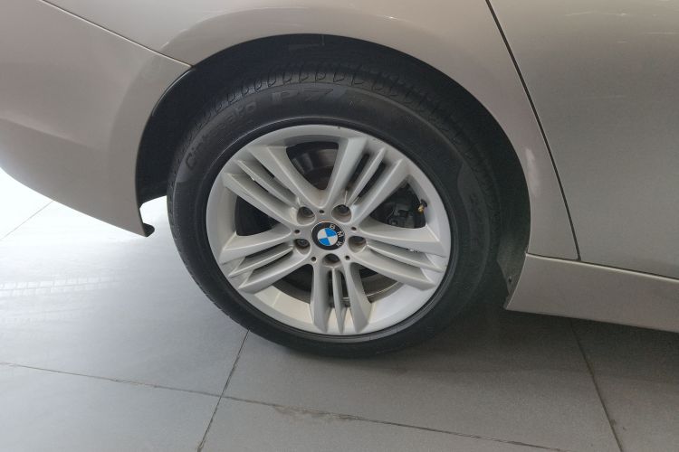 宝马3系 2016款 320i 时尚型车身外观6008