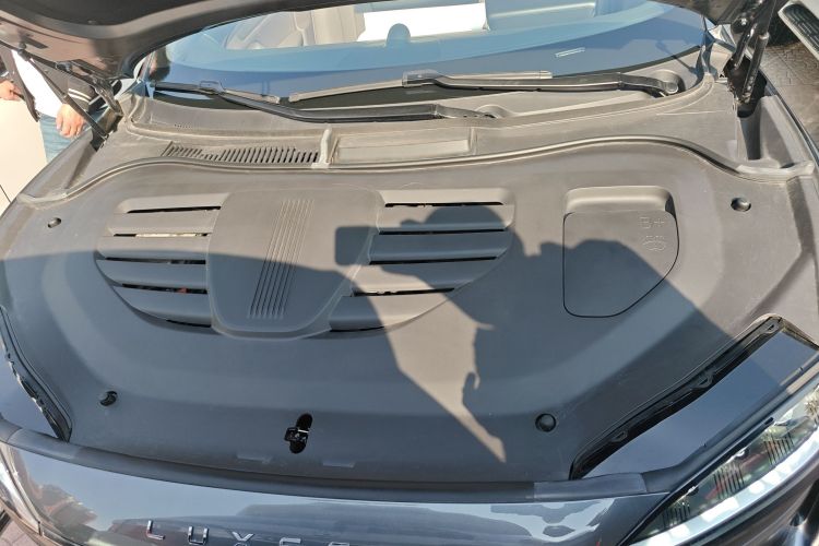 鸿蒙智行 智界R7 2025款 增程 251km Max机舱底盘24