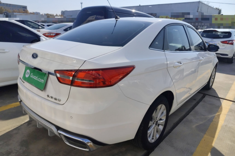 福特 福睿斯 2017款 幸福版 1.5L 自动时尚型车身外观7