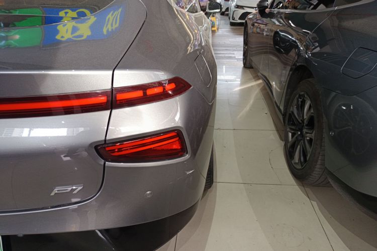 小鹏P7 2022款 480G车身外观9
