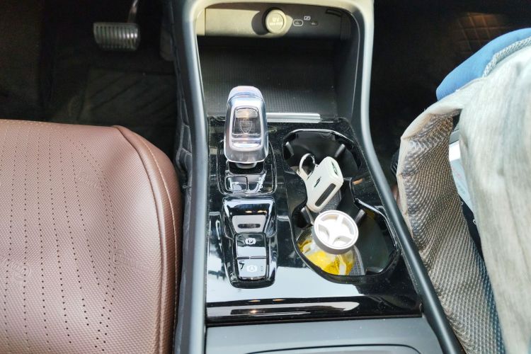 沃尔沃XC40 2024款 B3 智远豪华版中控内饰18