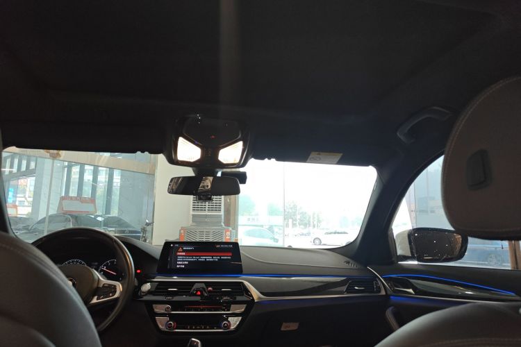 宝马5系 2019款 改款 525Li M运动套装中控内饰22