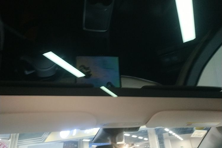 特斯拉 Model Y 2021款 标准续航后驱版局部细节22