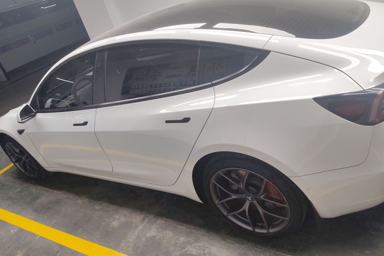 特斯拉 Model 3 2021款 改款二 Performance高性能全轮驱动版车身外观4