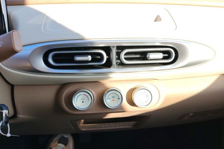 五菱汽车 宏光MINIEV 2025款 四门版 进阶款中控内饰16