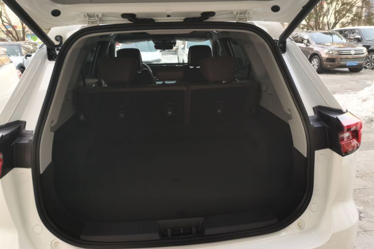 奇瑞 瑞虎8 PRO 2024款 冠军版 390T 两驱巅峰版 5座机舱底盘23