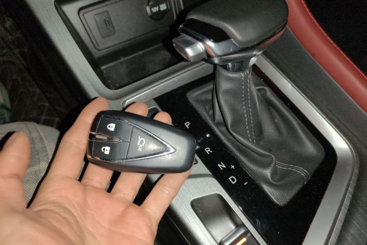 长安CS55PLUS 2022款 蓝鲸版 1.5T DCT尊贵型中控内饰7001