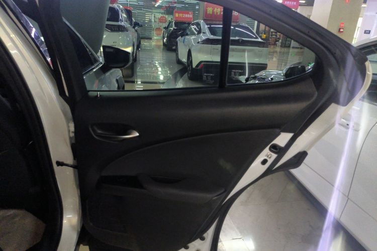 雷克萨斯UX新能源 2020款 300e 纯·悦版中控内饰45