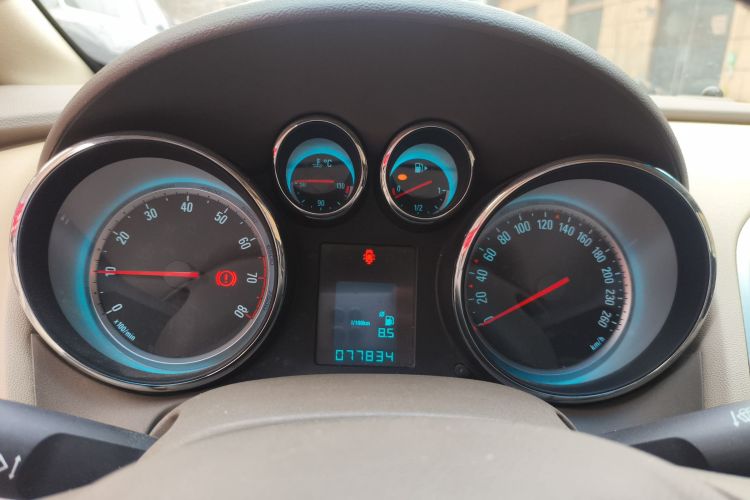 别克 英朗 2013款 GT 1.6L 手动进取版中控内饰14