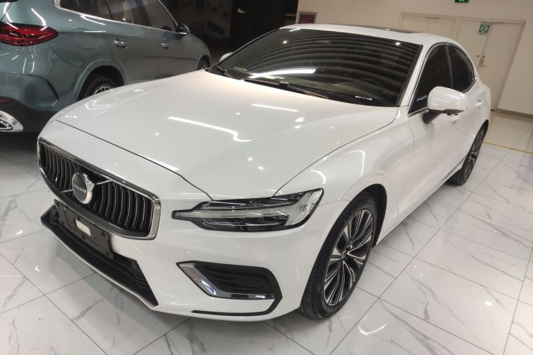 沃尔沃S60 2023款 B4 智远豪华版车身外观1