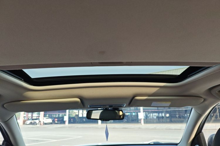 三菱 欧蓝德 2018款 2.4L 四驱豪华版 7座中控内饰22