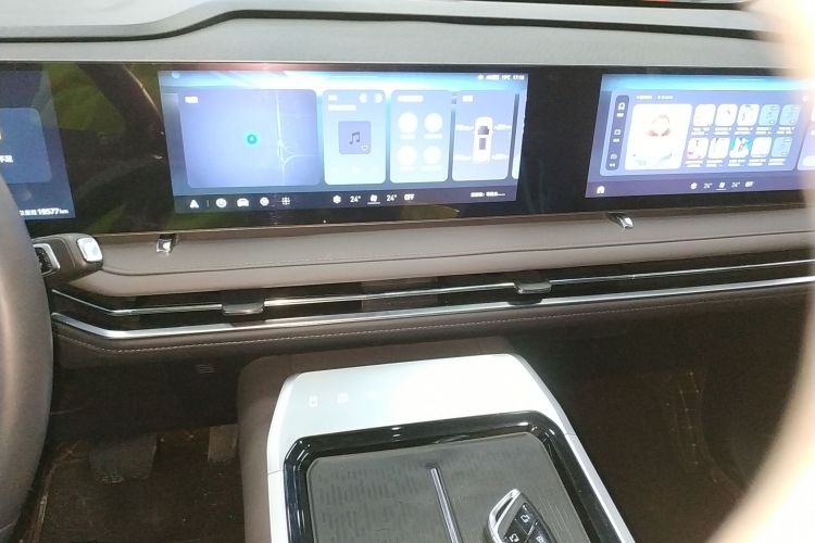 上汽大通MAXUS 大通G70 2024款 2.0T 自动旗舰版 7座中控内饰16