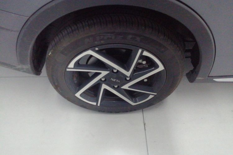 哪吒汽车 哪吒AYA 2023款 401 Lite车身外观6008