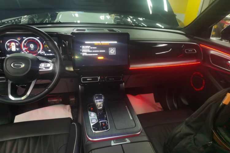 广汽传祺 传祺GS8 2022款 领航系列 2.0TGDI 两驱豪华智联版（七座）中控内饰16