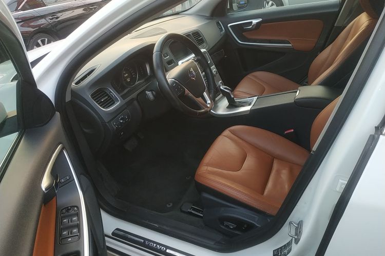 沃尔沃S60 2014款 S60L 2.0T 智远版中控内饰20