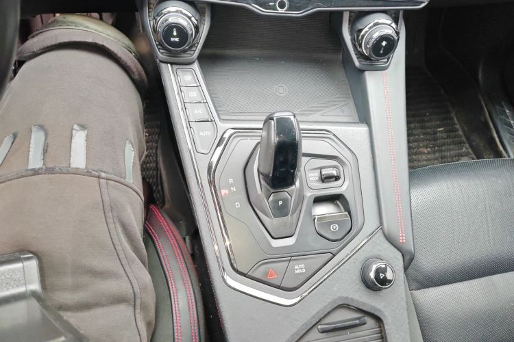 领克05 2020款 2.0TD 四驱劲Halo中控内饰18