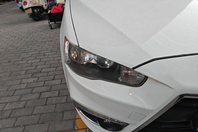 三菱 翼神 2016款 1.8L 手动黑白复刻版车身外观8