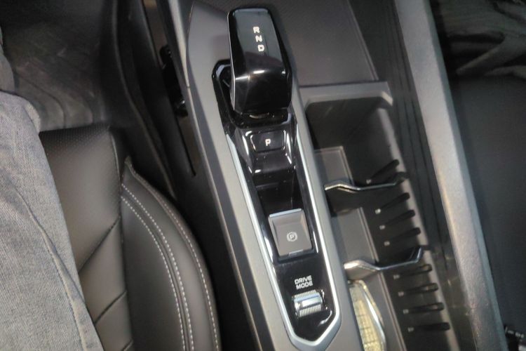 吉利汽车 2024款 缤瑞COOL 1.5T DCT龙腾版中控内饰18