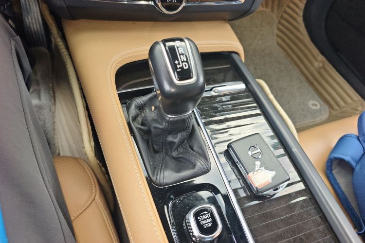 沃尔沃S90 2018款 T4 智远版中控内饰18