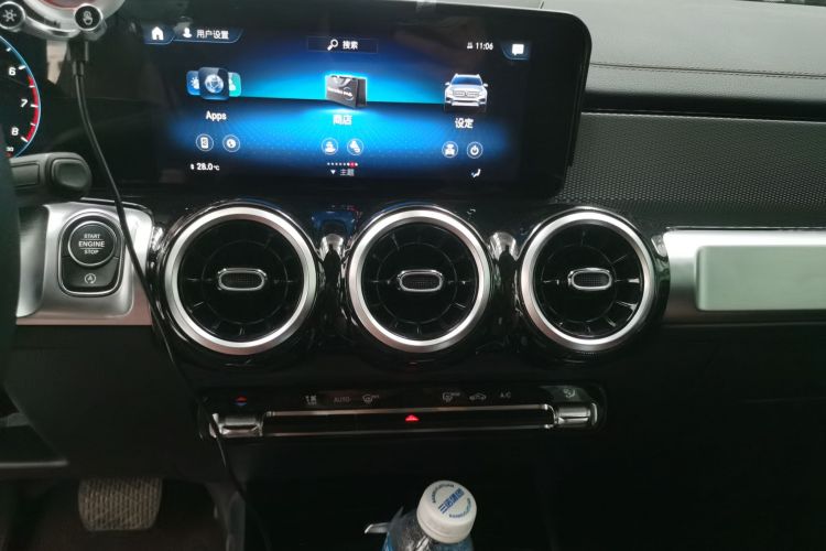 奔驰GLB 2023款 改款 GLB 200 动感型中控内饰16