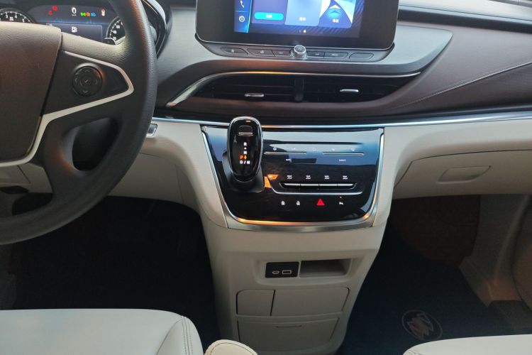 别克GL8 2023款 陆上公务舱 舒适型中控内饰18