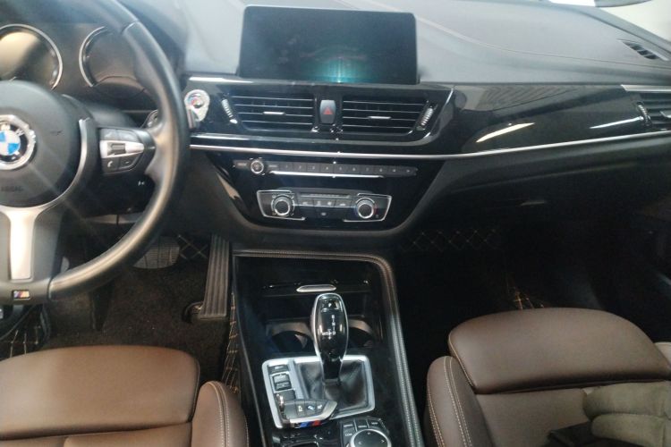 宝马1系 2021款 120i M运动曜夜版中控内饰16