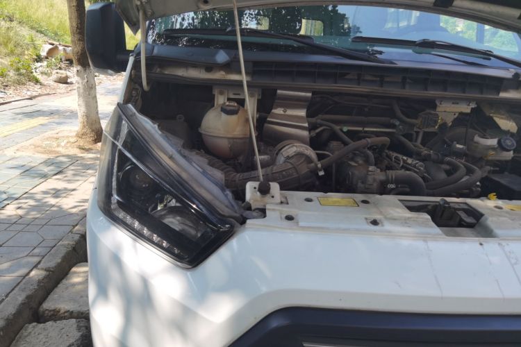 江铃 特顺 2017款 2.8T商运型短轴中顶6/7/8座JX493局部细节9005