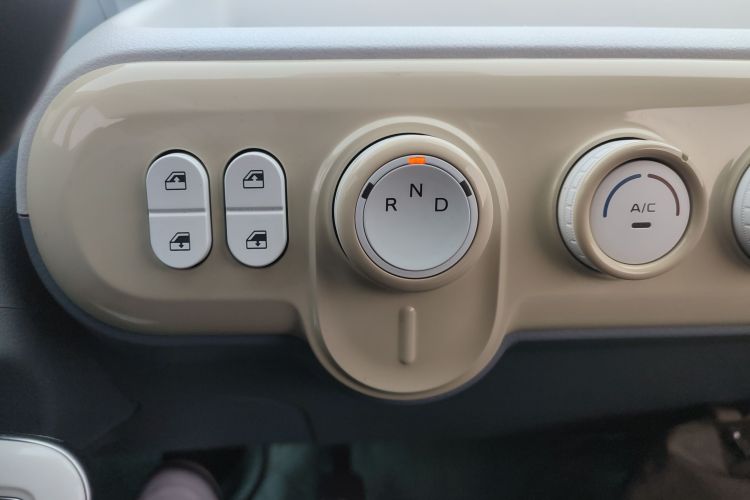 奔腾小马 2025款 222km 灵动马中控内饰18