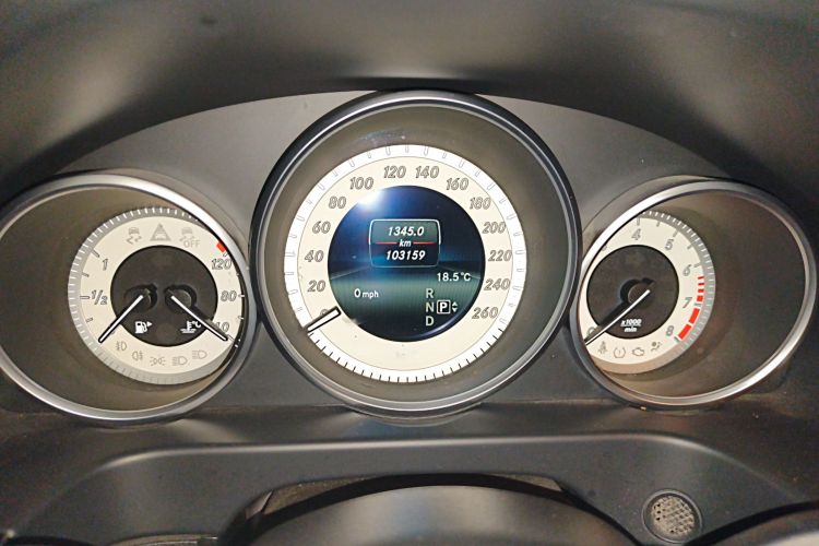 奔驰E级 2015款 E 260 L 运动豪华型中控内饰14