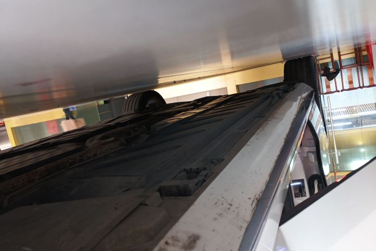 奔驰E级 2020款 E 300 L 运动时尚型局部细节9001