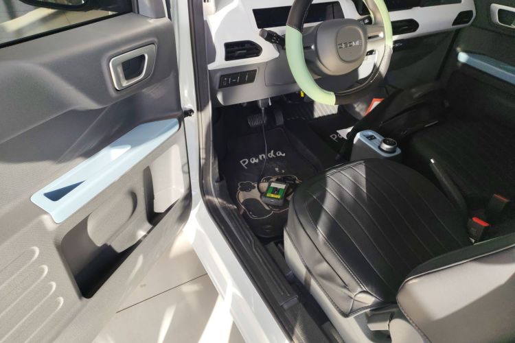 吉利银河 2024款 熊猫mini 200km 耐力熊中控内饰7003