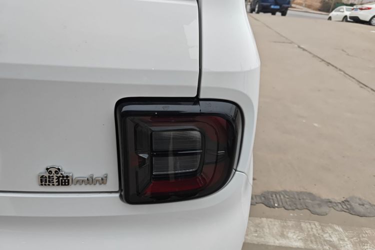 吉利银河 2024款 熊猫mini 200km 耐力熊车身外观9