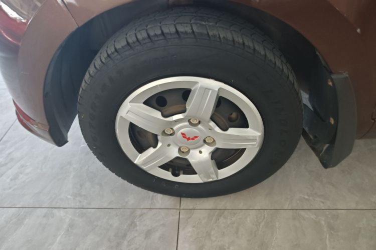 五菱汽车 五菱宏光 2015款 1.2L S 基本型国IV车身外观6002