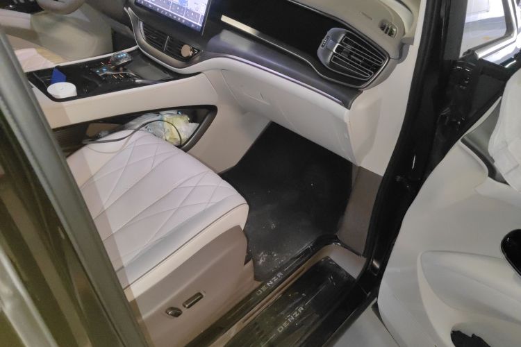 腾势D9 2022款 DM-i 970 四驱旗舰型局部细节9005