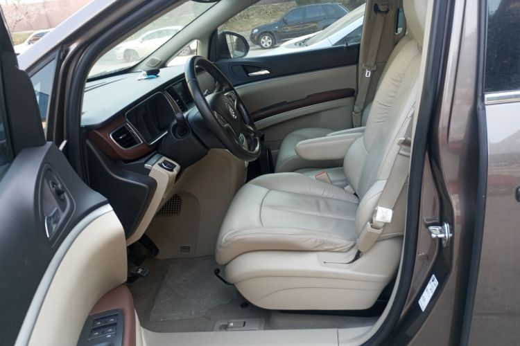 别克GL8 2017款 25S 豪华型 国V中控内饰19