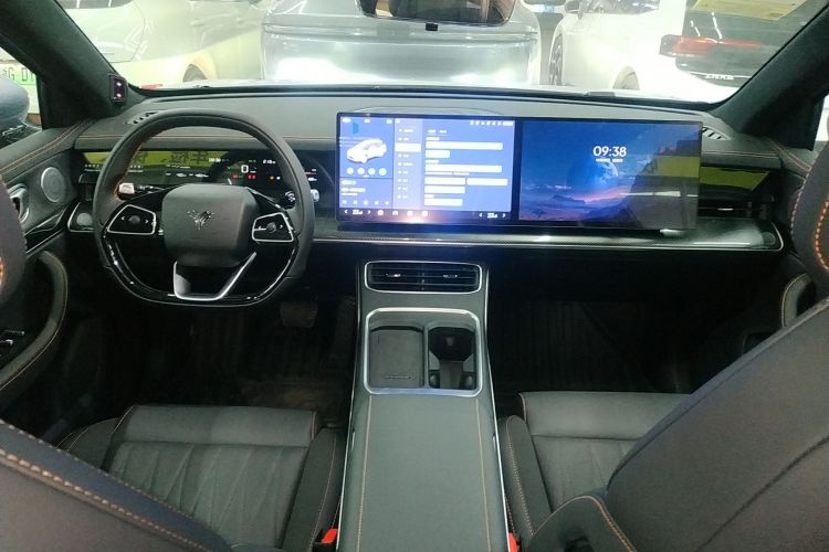 哪吒汽车 哪吒L 2024款 增程 310 闪充红衣版中控内饰12