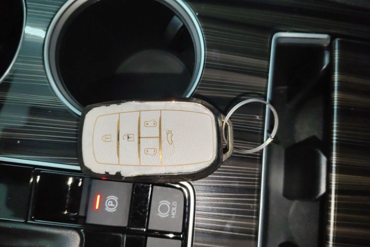 丰田 格瑞维亚 2023款 2.5L混动 旗舰VIP版中控内饰7001